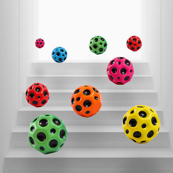 Space Ball, Neon Coloured Indoor and Outdoor Space Ball All Ages, Sport Training Ball for Athletes Helps Improve Hand-Eye Coordination(random color )